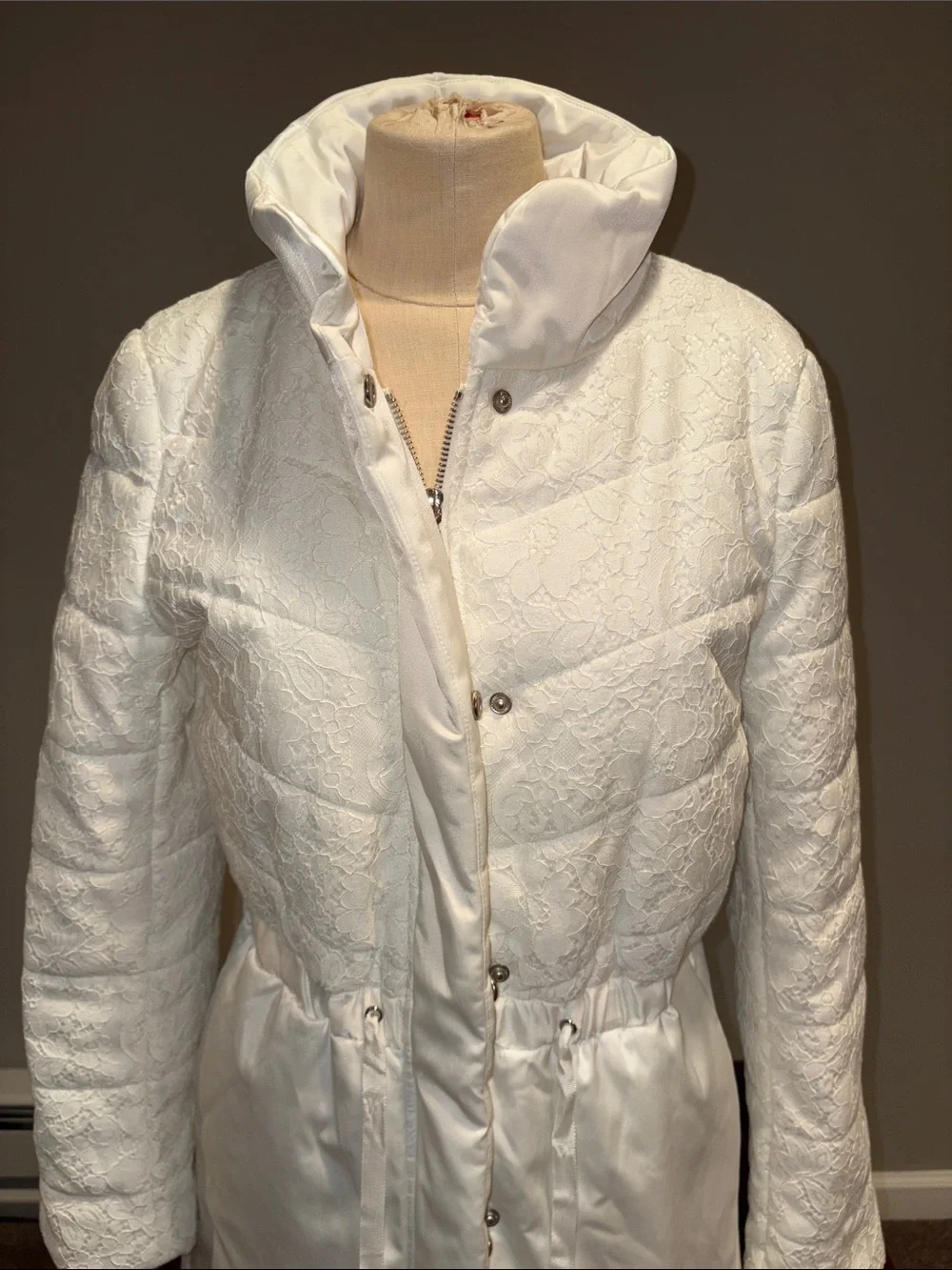 White House Black Market Chevron Lace Puffer Jacket Size Small